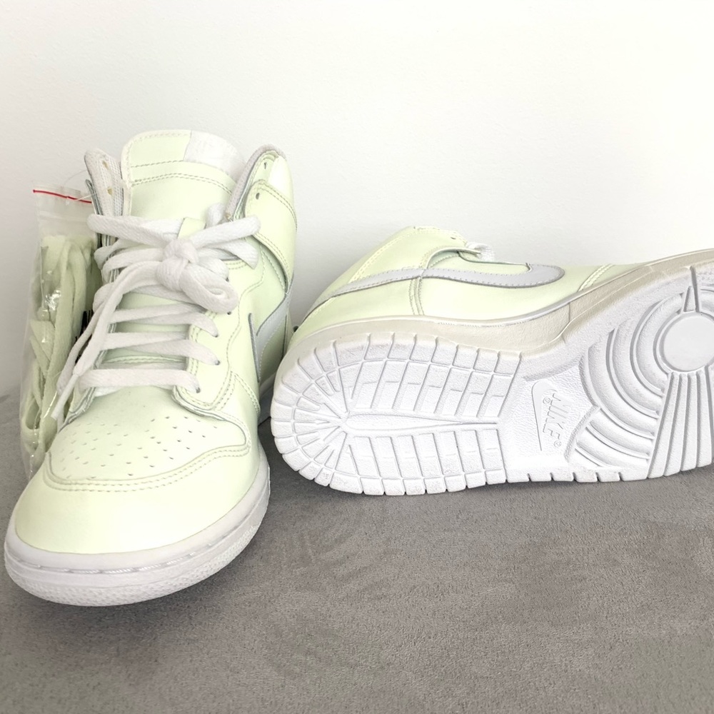 NIKE DUNK HIGH PREMIUM GLOW IN DARK BRAND NEW.